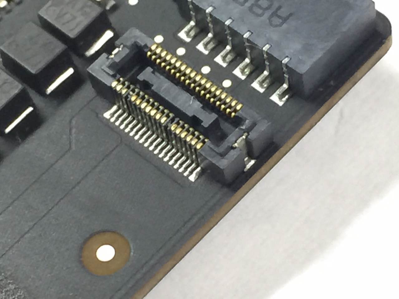 Apple MacBook Air A1369 2011 液体浸透により、電源ボタンを押しても反応なし、ACアダプターのランプもつかない-Before 2014.12.24