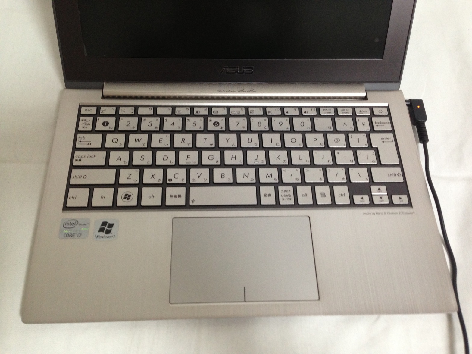 ASUS ZENBOOK UX21E 通電するが画面が真っ暗、起動NG。メーカーではマザーボード交換が必要とのこと-Before 2014.12.25