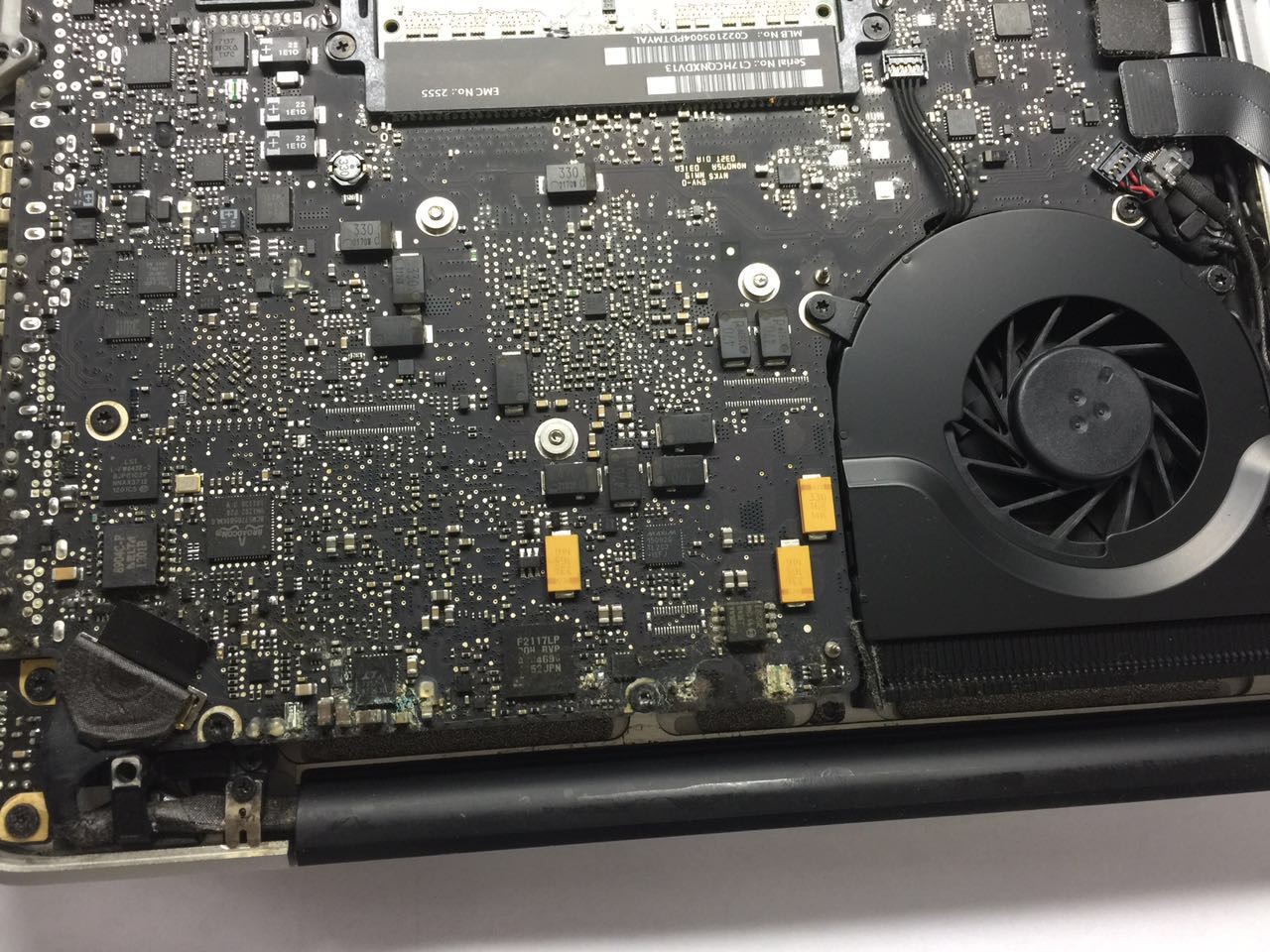 APPLE MacBook Pro A1278 13.3 2011 水没、通電するが画面が真っ暗、起動NG-Before 2014.12.25
